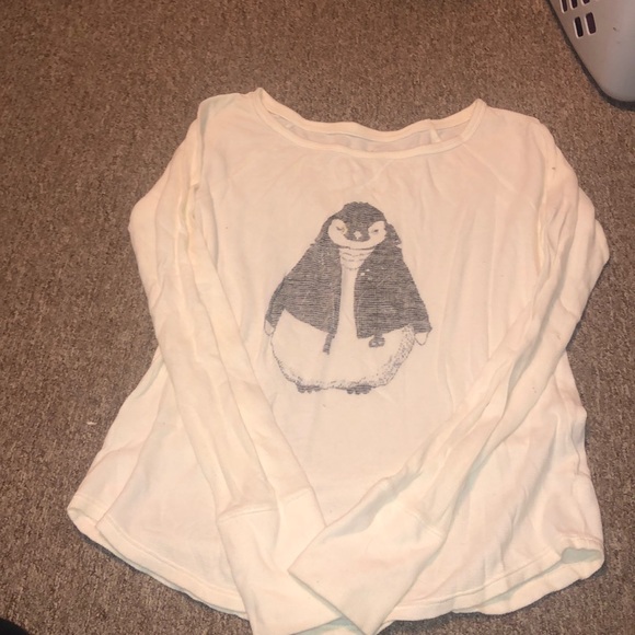 American Eagle Outfitters Tops - American eagle penguin long sleeve